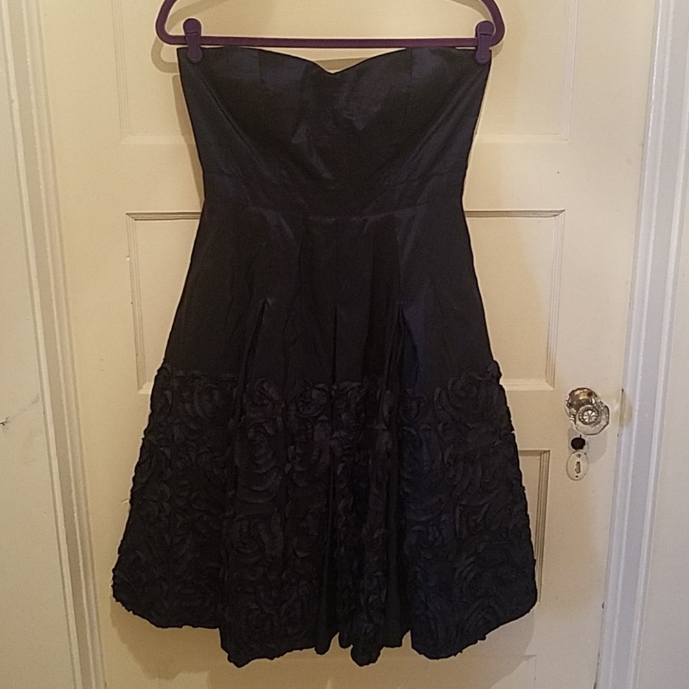 Gorgeous strapless party dress